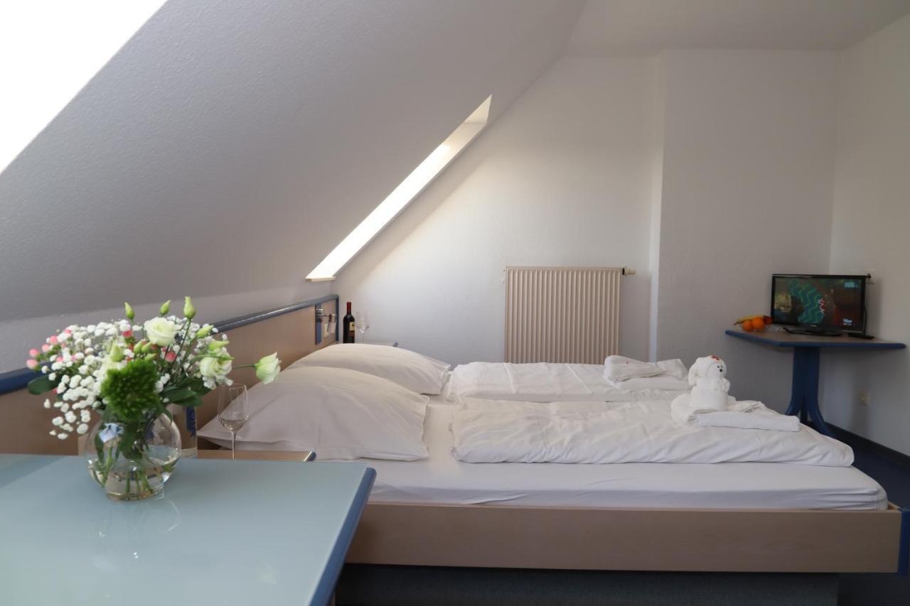 Smart Hostel By Landgasthof Velber 24H7D Seelze Exterior photo